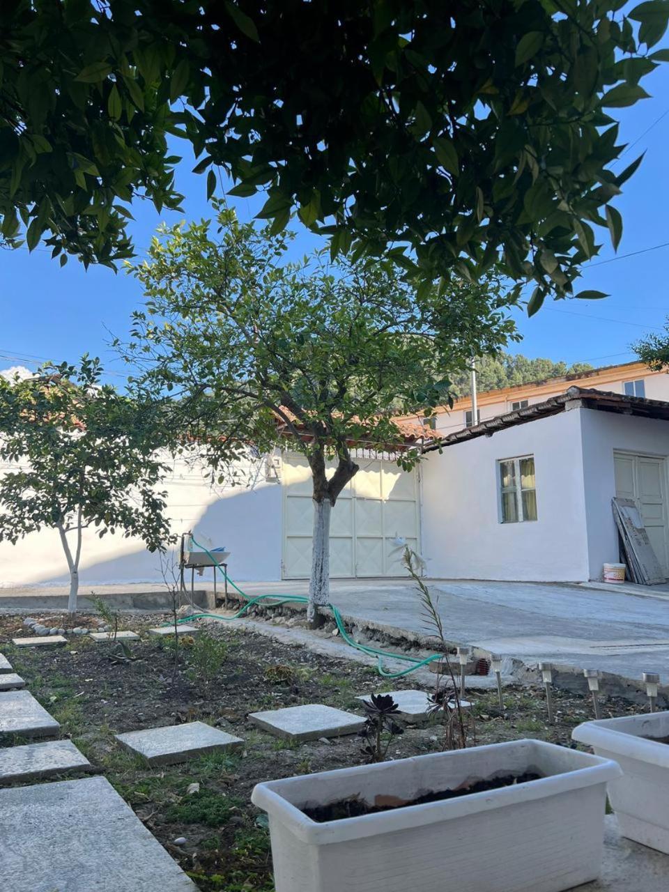 Berat Private Room In Haxhialiu Villa Exterior photo